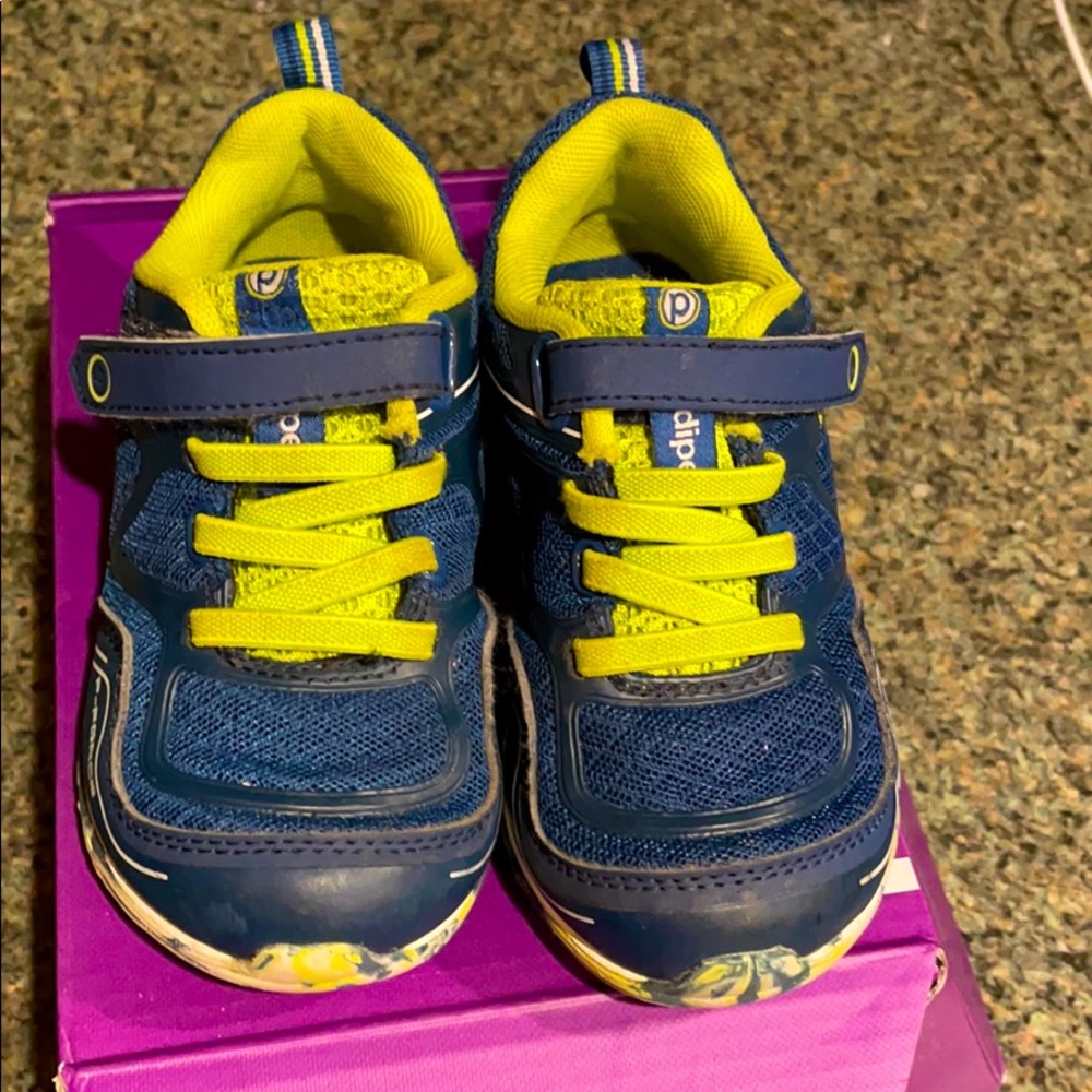 Pediped sneakers size 8.5